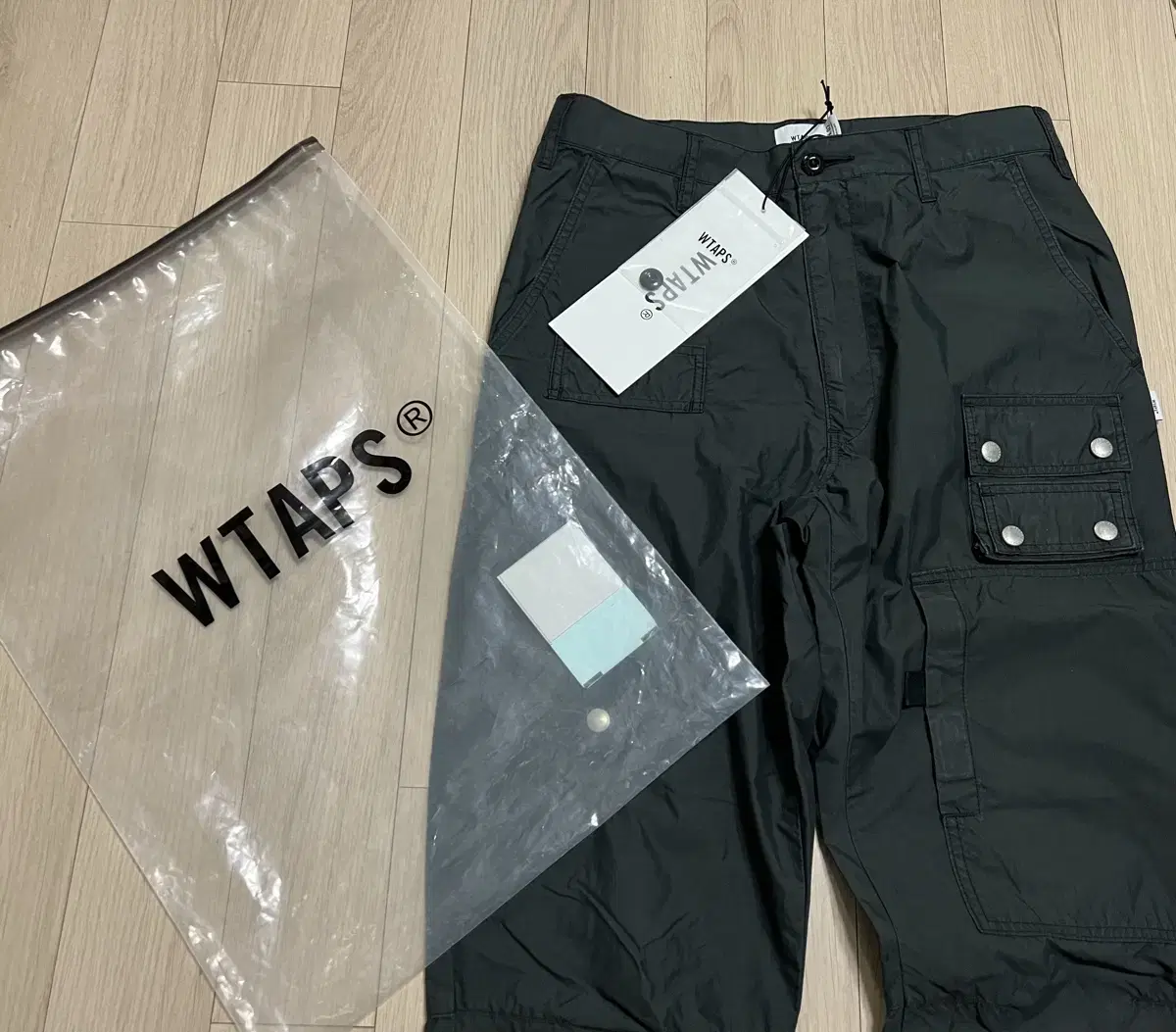 더블탭스(WTAPS) 카고팬츠 블랙 02